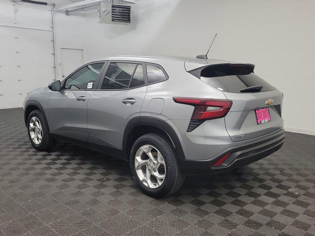 used 2025 Chevrolet Trax car, priced at $19,298