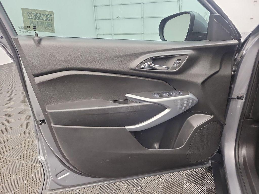 used 2025 Chevrolet Trax car, priced at $19,298