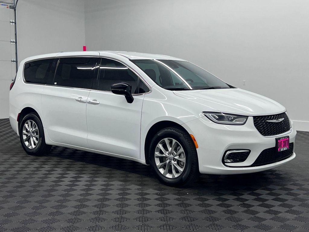 used 2025 Chrysler Pacifica car, priced at $40,598