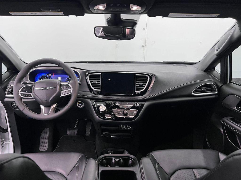 used 2025 Chrysler Pacifica car, priced at $40,598