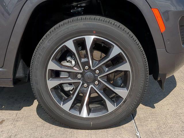 new 2025 Jeep Grand Cherokee car, priced at $60,742