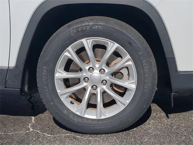 used 2019 Jeep Cherokee car, priced at $15,497