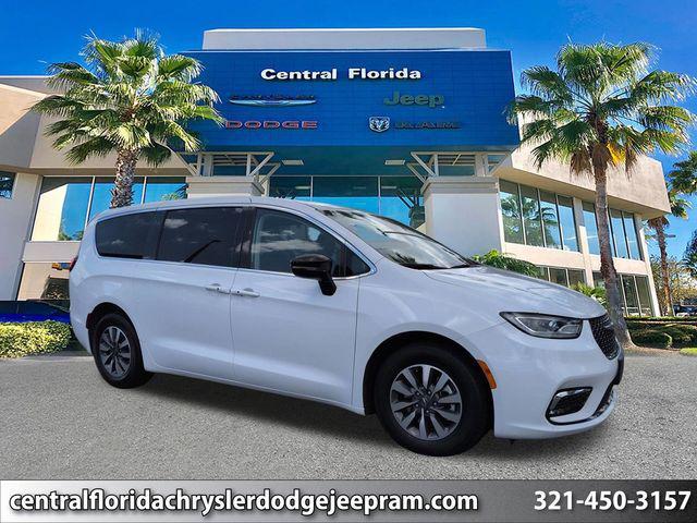 used 2024 Chrysler Pacifica Hybrid car, priced at $30,834