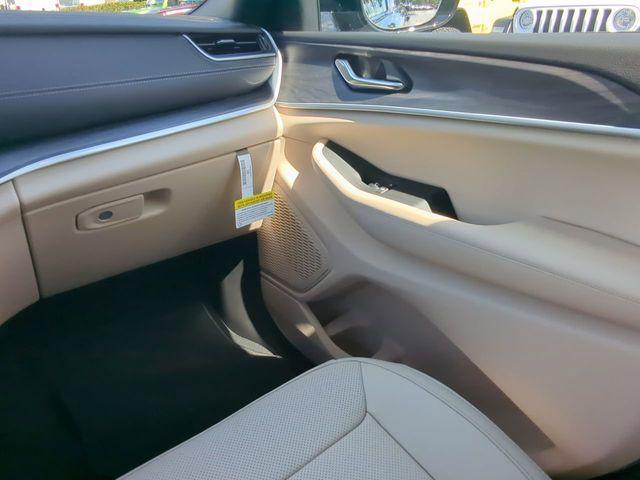 new 2025 Jeep Grand Cherokee car, priced at $41,591