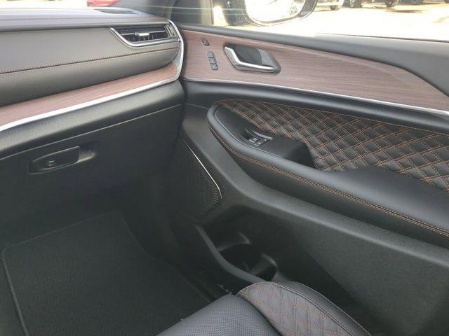 new 2025 Jeep Grand Cherokee car, priced at $53,014