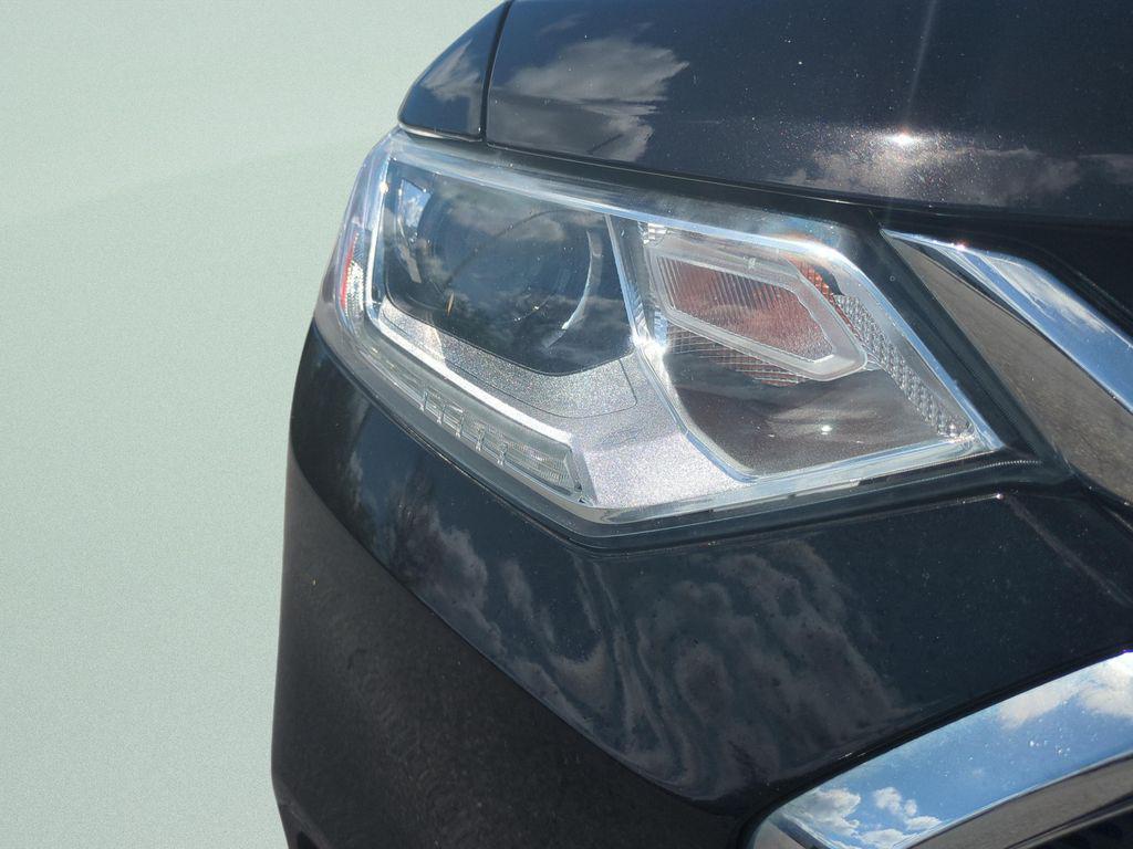 used 2021 Chevrolet Traverse car, priced at $16,799