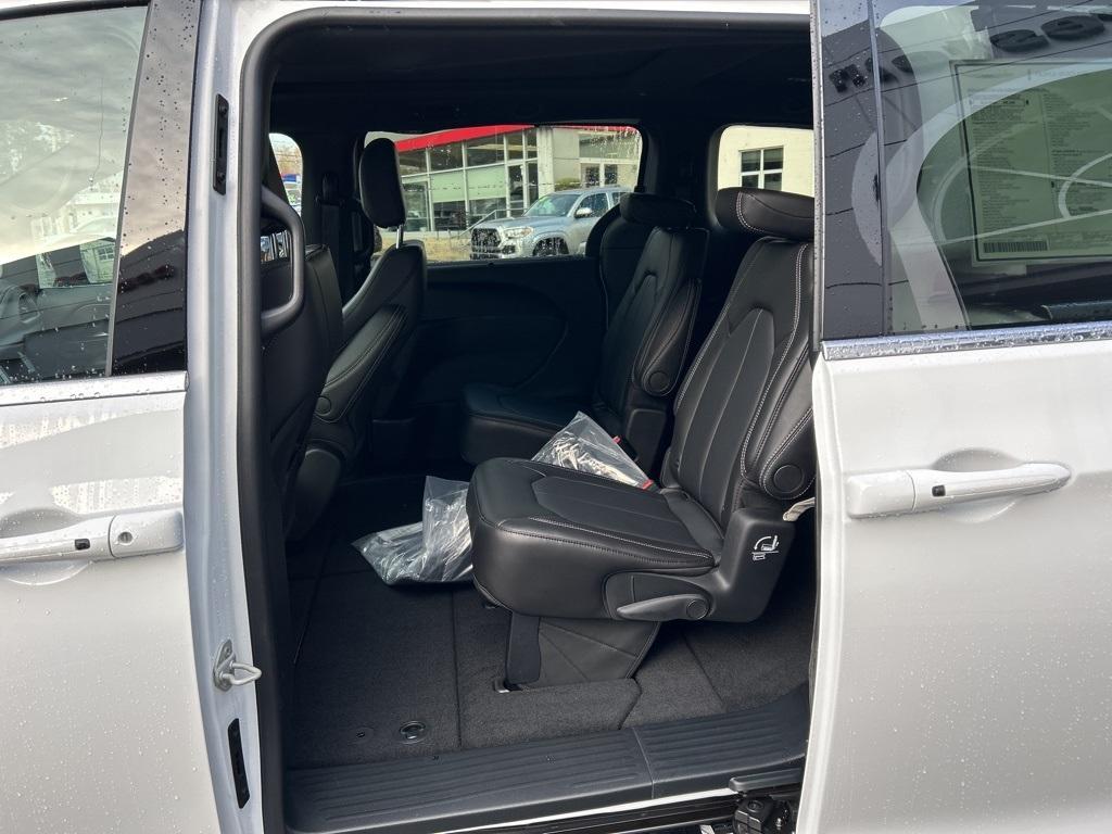 new 2026 Chrysler Pacifica car, priced at $46,644