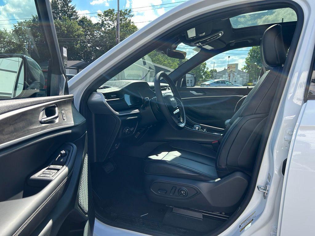 new 2026 Jeep Grand Cherokee car, priced at $50,310