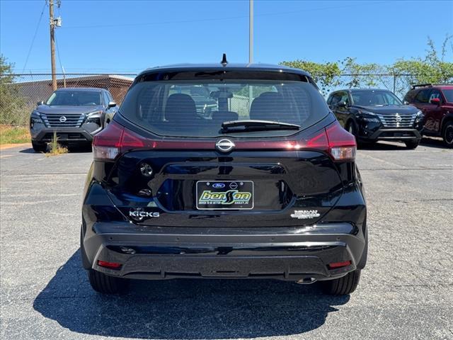 new 2025 Nissan Kicks Play car, priced at $20,196