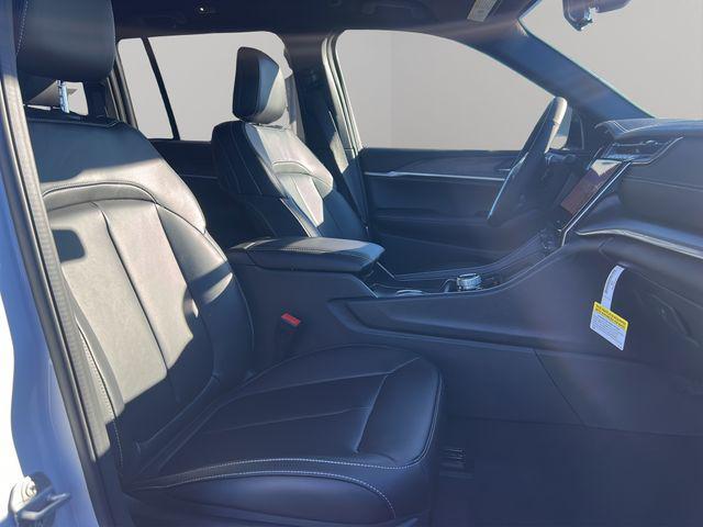 new 2025 Jeep Grand Cherokee car, priced at $40,557