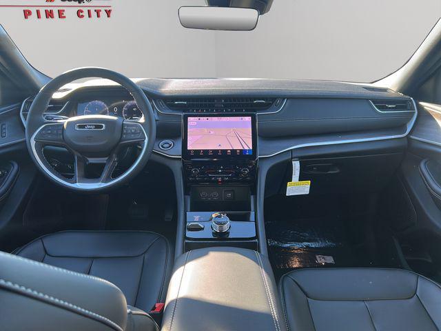 new 2025 Jeep Grand Cherokee car, priced at $40,557