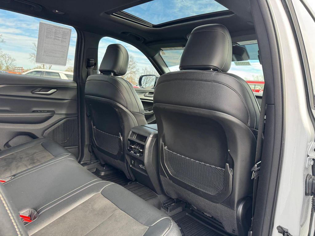 used 2024 Jeep Grand Cherokee car, priced at $35,998