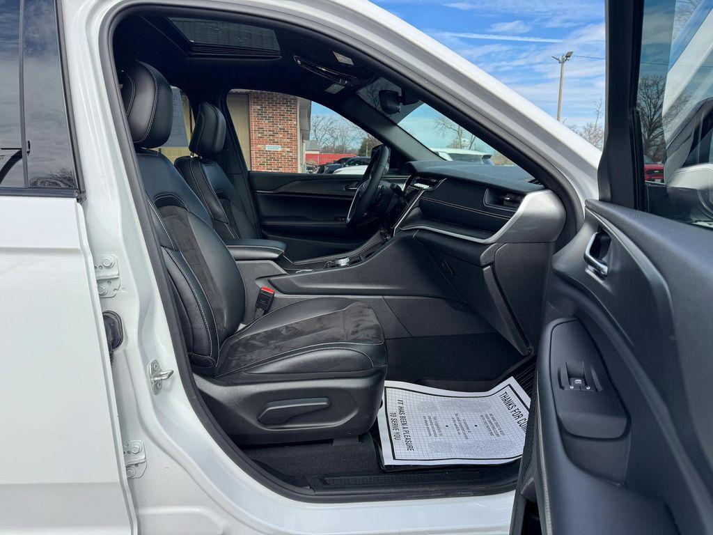 used 2024 Jeep Grand Cherokee car, priced at $35,998