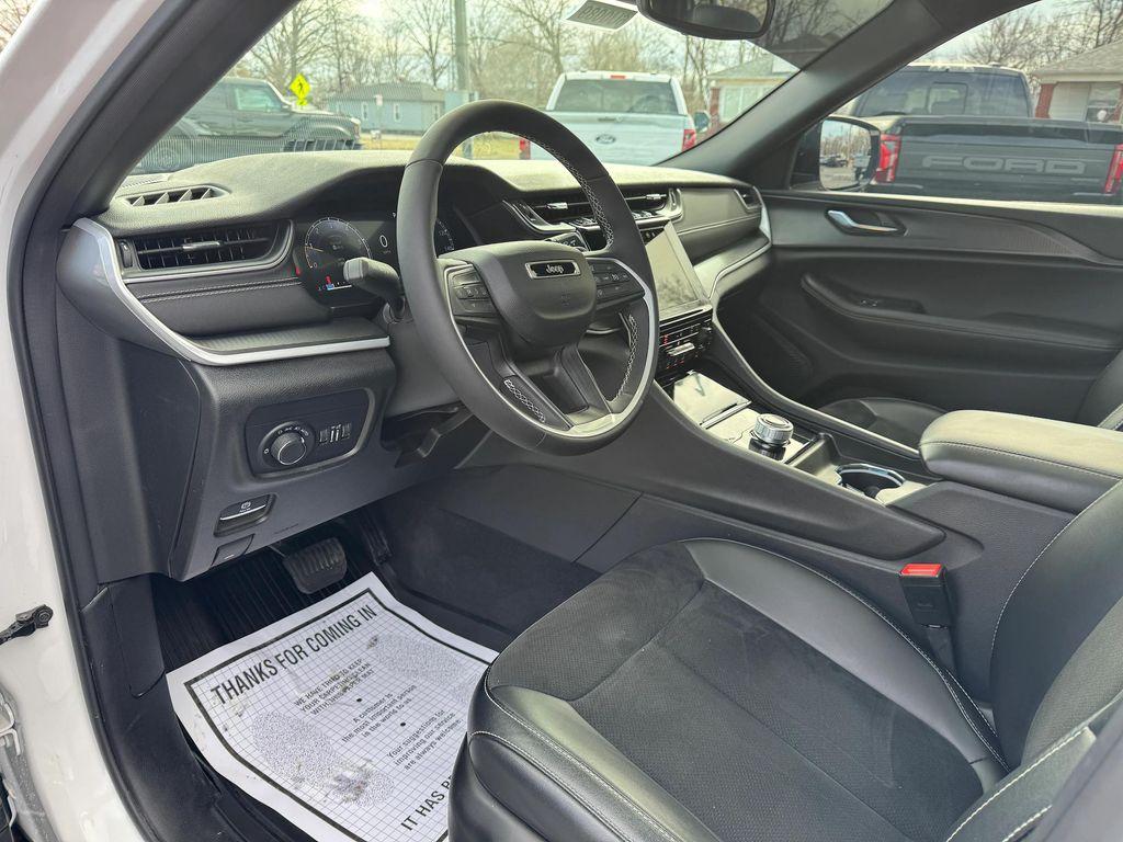 used 2024 Jeep Grand Cherokee car, priced at $35,998