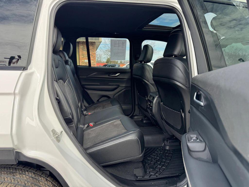 used 2024 Jeep Grand Cherokee car, priced at $35,998