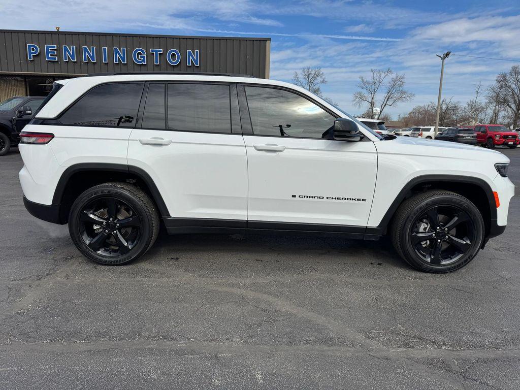 used 2024 Jeep Grand Cherokee car, priced at $35,998