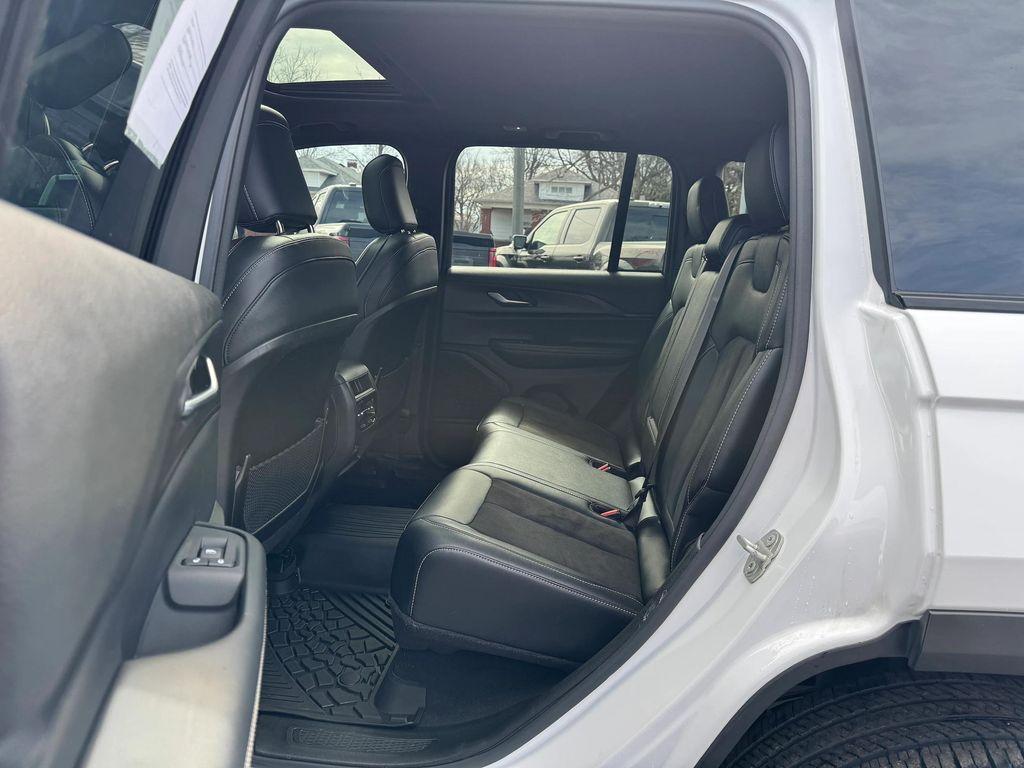 used 2024 Jeep Grand Cherokee car, priced at $35,998