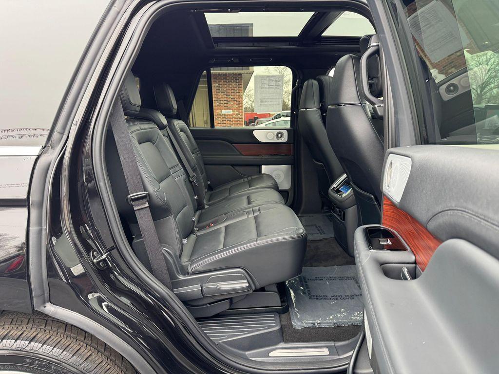 used 2024 Lincoln Navigator car