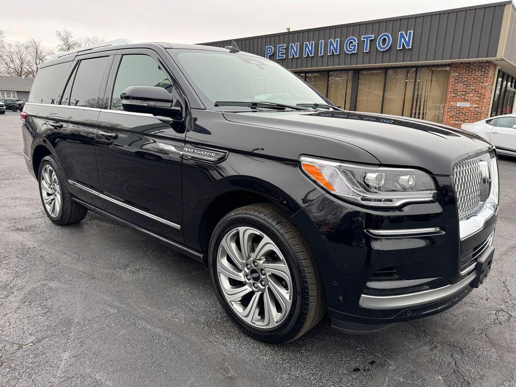 used 2024 Lincoln Navigator car