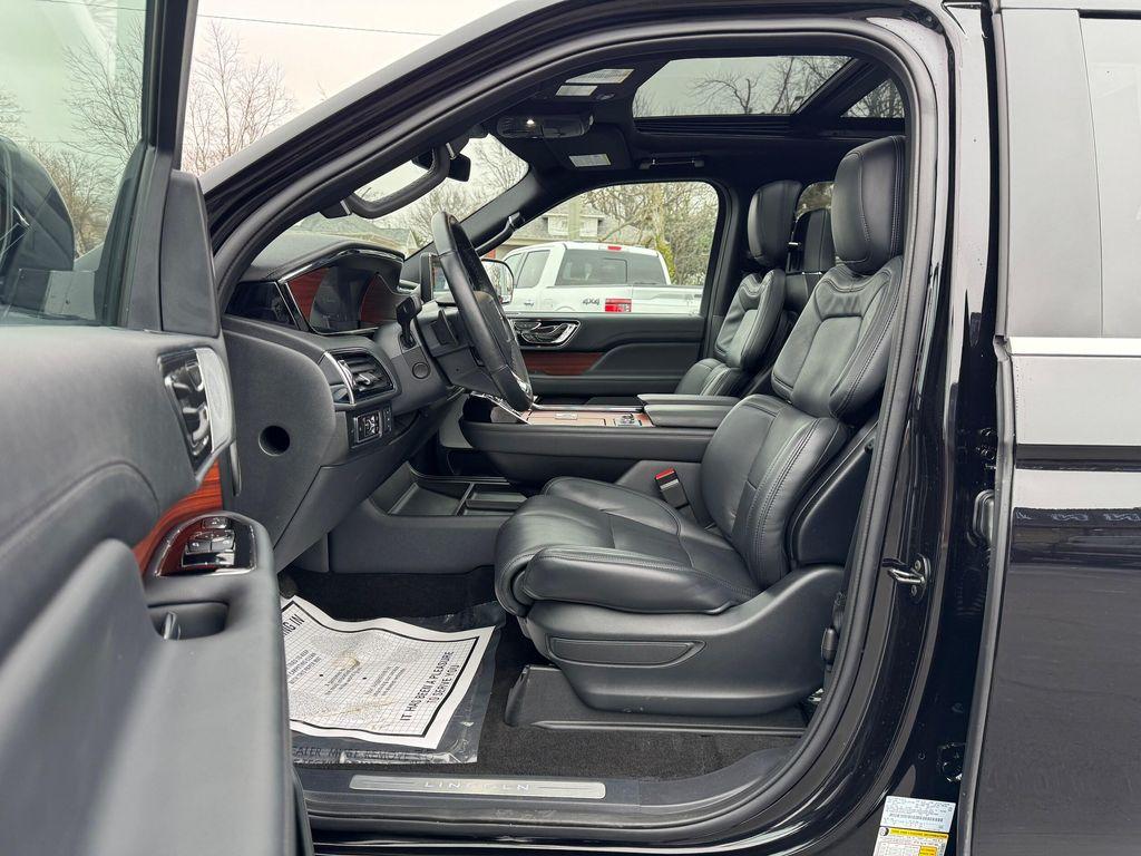 used 2024 Lincoln Navigator car