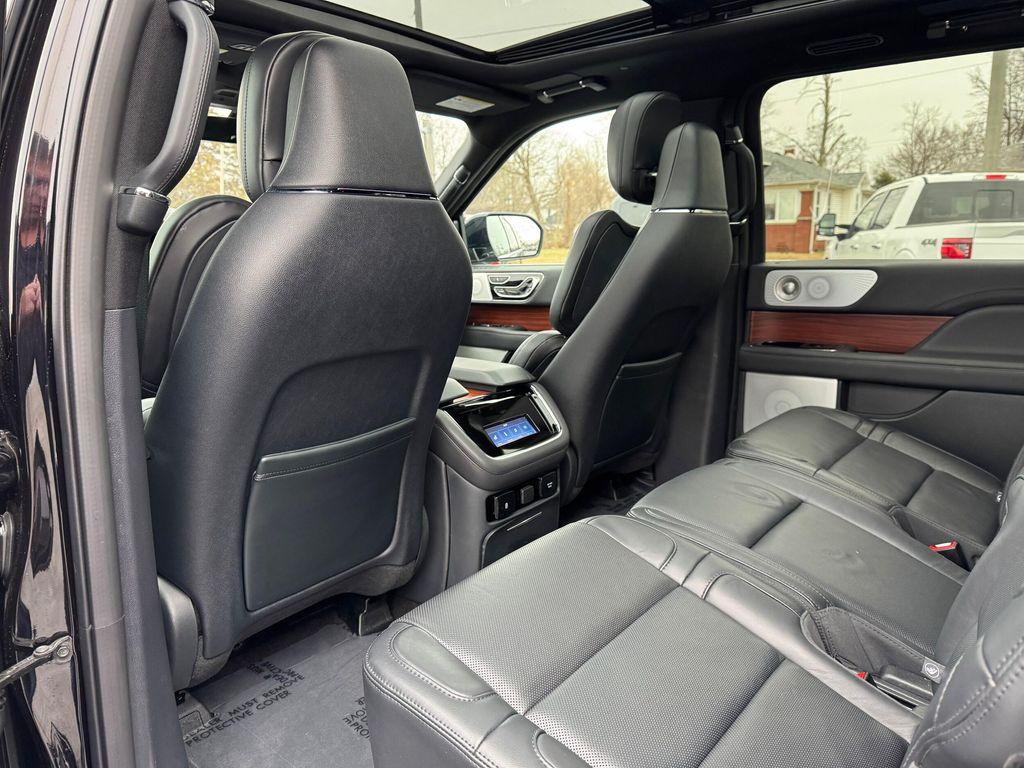 used 2024 Lincoln Navigator car