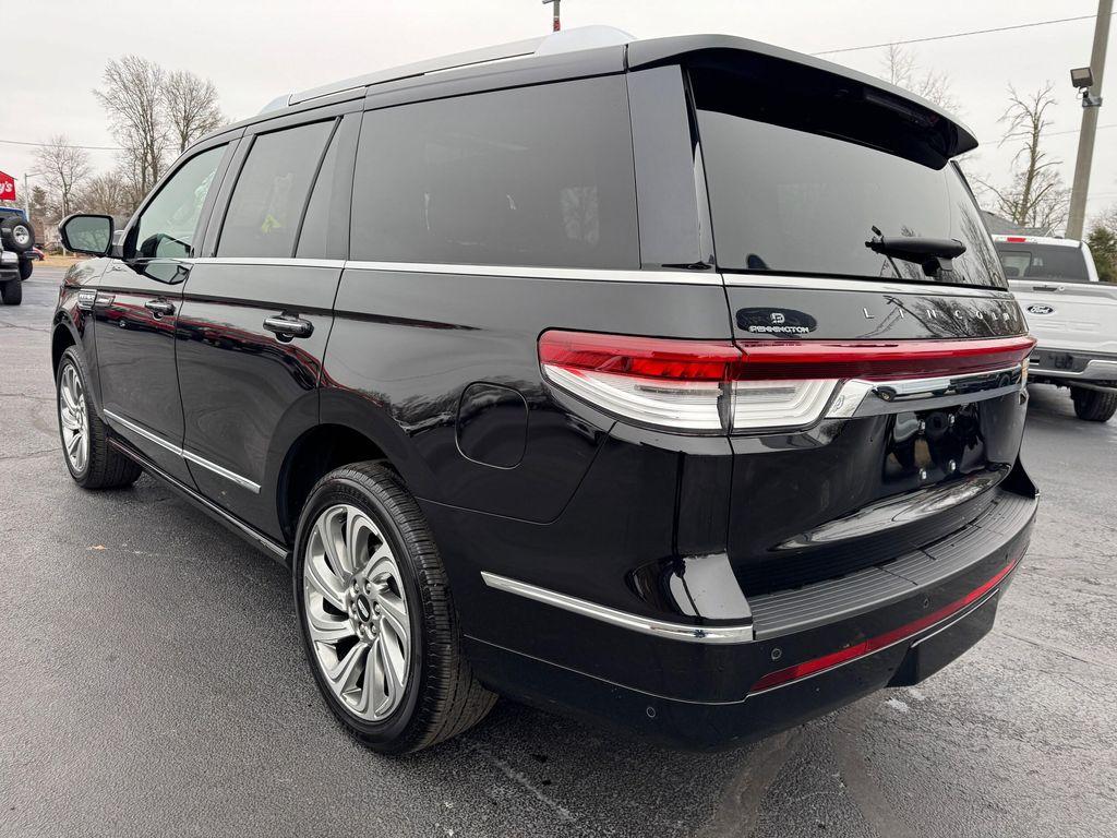 used 2024 Lincoln Navigator car