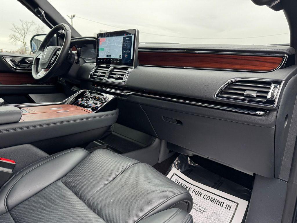 used 2024 Lincoln Navigator car
