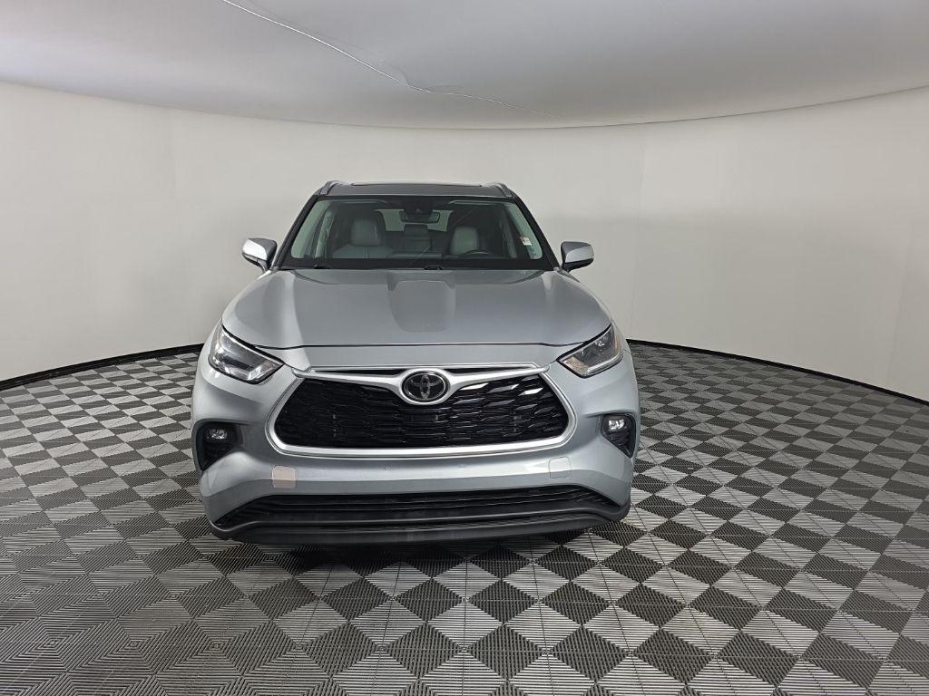 used 2021 Toyota Highlander car, priced at $25,722