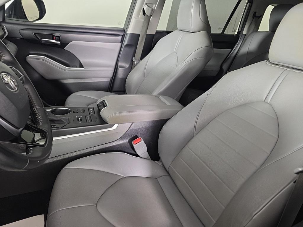 used 2021 Toyota Highlander car, priced at $26,991