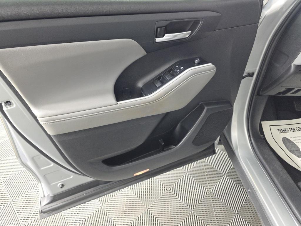 used 2021 Toyota Highlander car, priced at $26,991