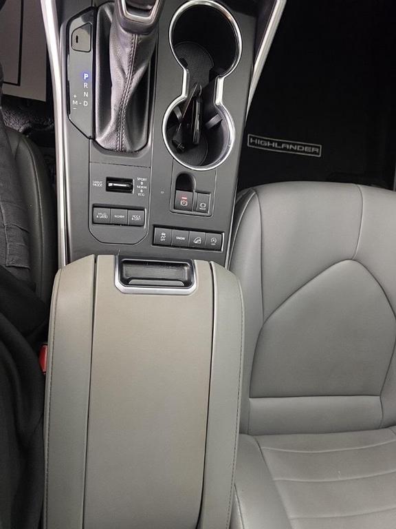 used 2021 Toyota Highlander car, priced at $26,991