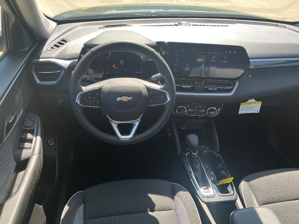 new 2025 Chevrolet TrailBlazer car, priced at $27,475