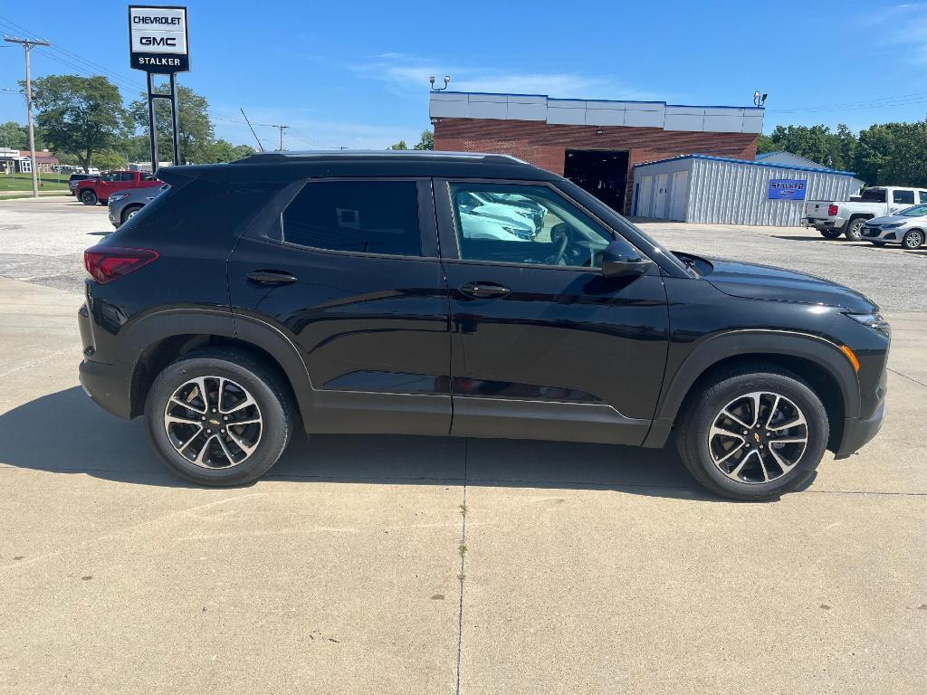 new 2025 Chevrolet TrailBlazer car, priced at $27,475