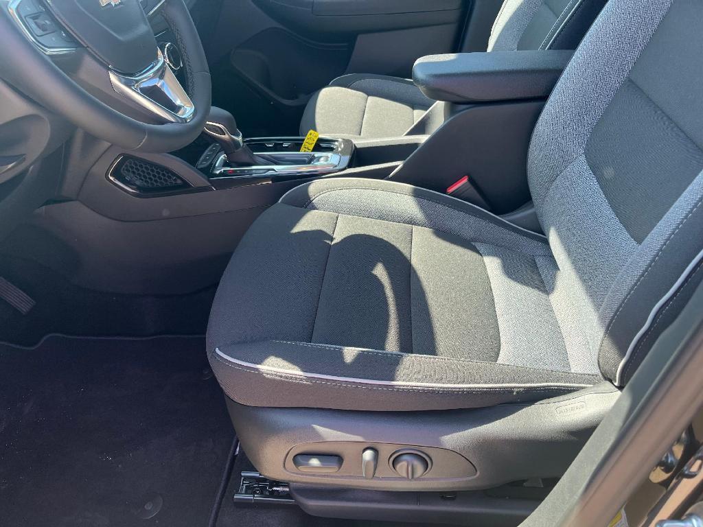 new 2025 Chevrolet TrailBlazer car, priced at $27,475