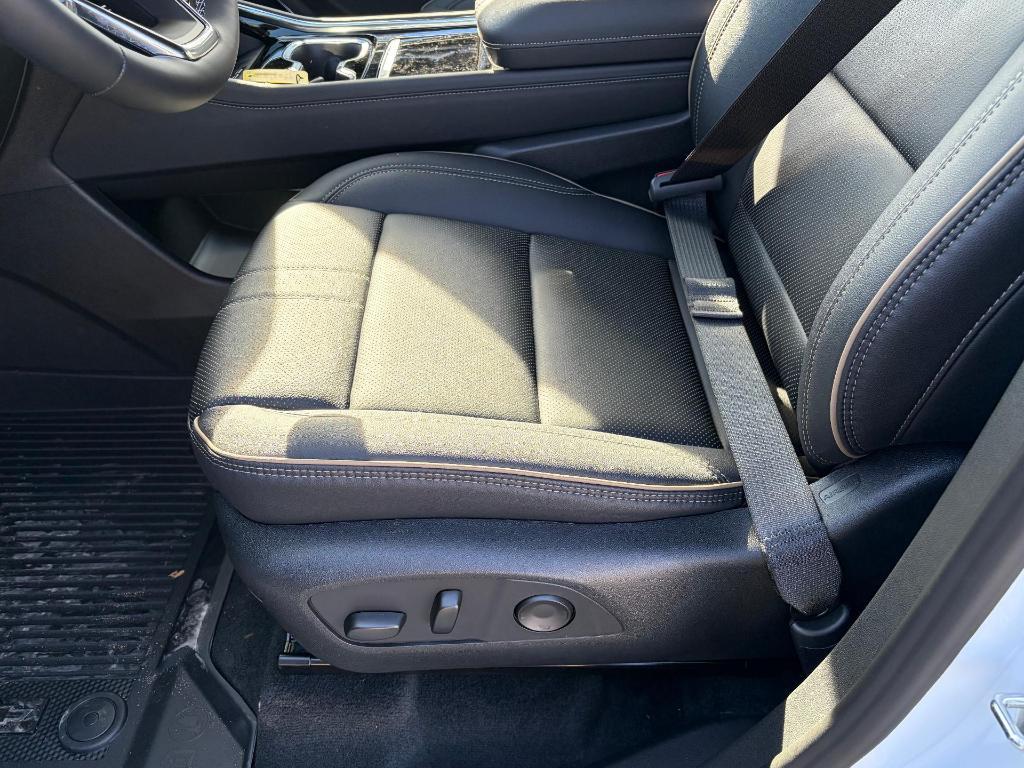 new 2026 Chevrolet Traverse car, priced at $59,515