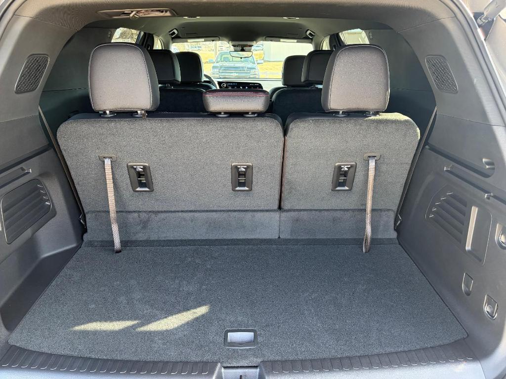 new 2026 Chevrolet Traverse car, priced at $51,020