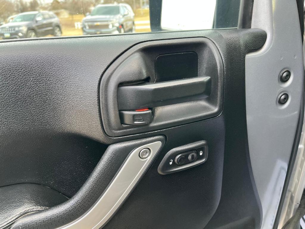 used 2013 Jeep Wrangler Unlimited car, priced at $21,900