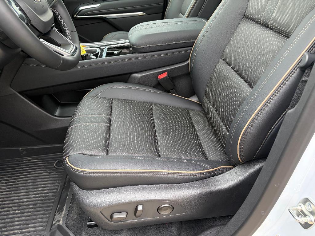 new 2026 Chevrolet Traverse car, priced at $62,015