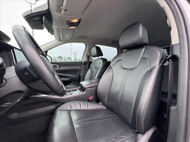 used 2023 Kia Sorento car, priced at $21,921