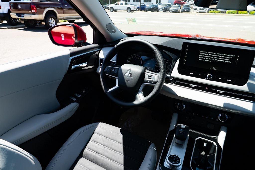 new 2025 Mitsubishi Outlander car, priced at $43,175
