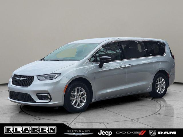 used 2024 Chrysler Pacifica car, priced at $30,336