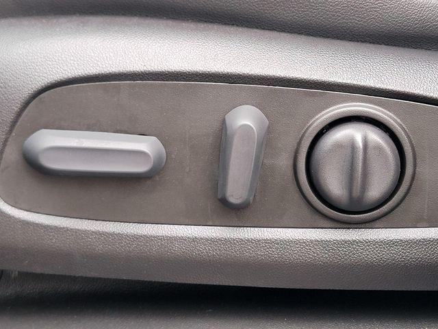 used 2023 Chevrolet Traverse car, priced at $30,088