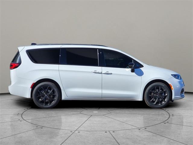 new 2026 Chrysler Pacifica car, priced at $45,360
