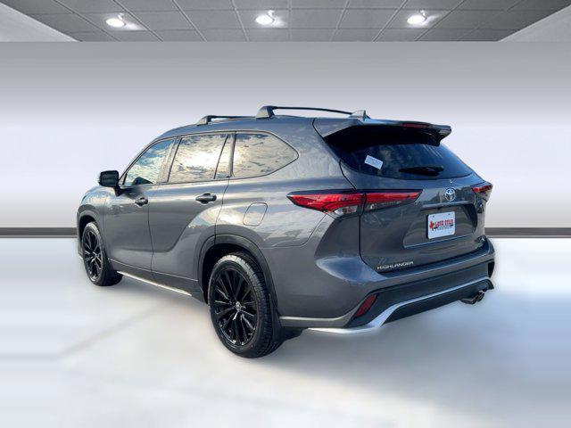 used 2023 Toyota Highlander car, priced at $34,288