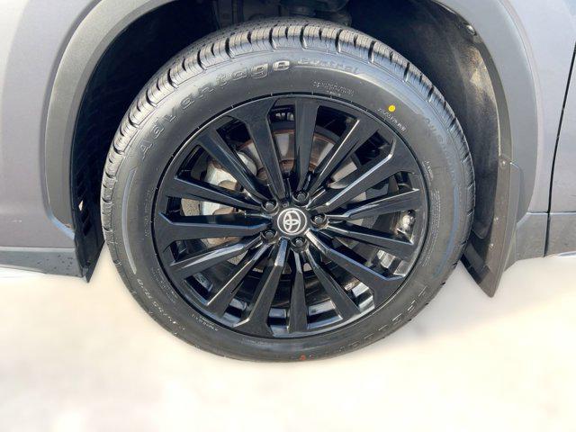 used 2023 Toyota Highlander car, priced at $34,288