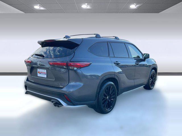 used 2023 Toyota Highlander car, priced at $34,288