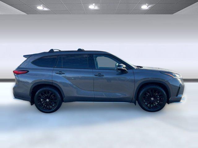 used 2023 Toyota Highlander car, priced at $34,288