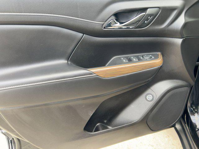 used 2023 GMC Acadia car, priced at $28,999