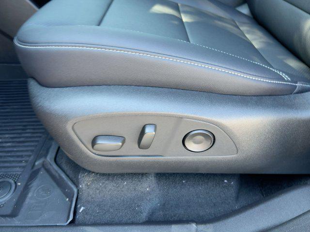 new 2026 Chevrolet Traverse car, priced at $43,801