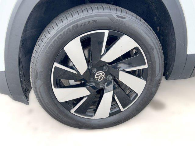 used 2025 Volkswagen Atlas Cross Sport car, priced at $34,999